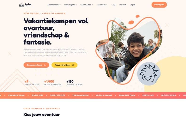 Homepage van vzw Kadee op een laptop