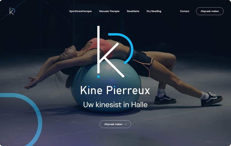Homepage van Kine Pierreux op een laptop